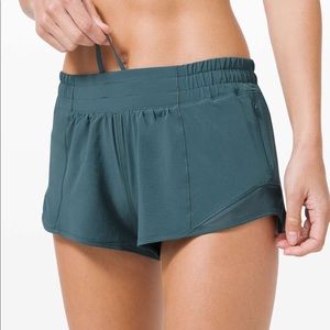 Lululemon Hotty Hot short 2.5"